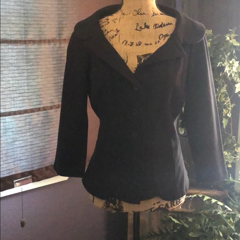 Black boat neck short jacket.